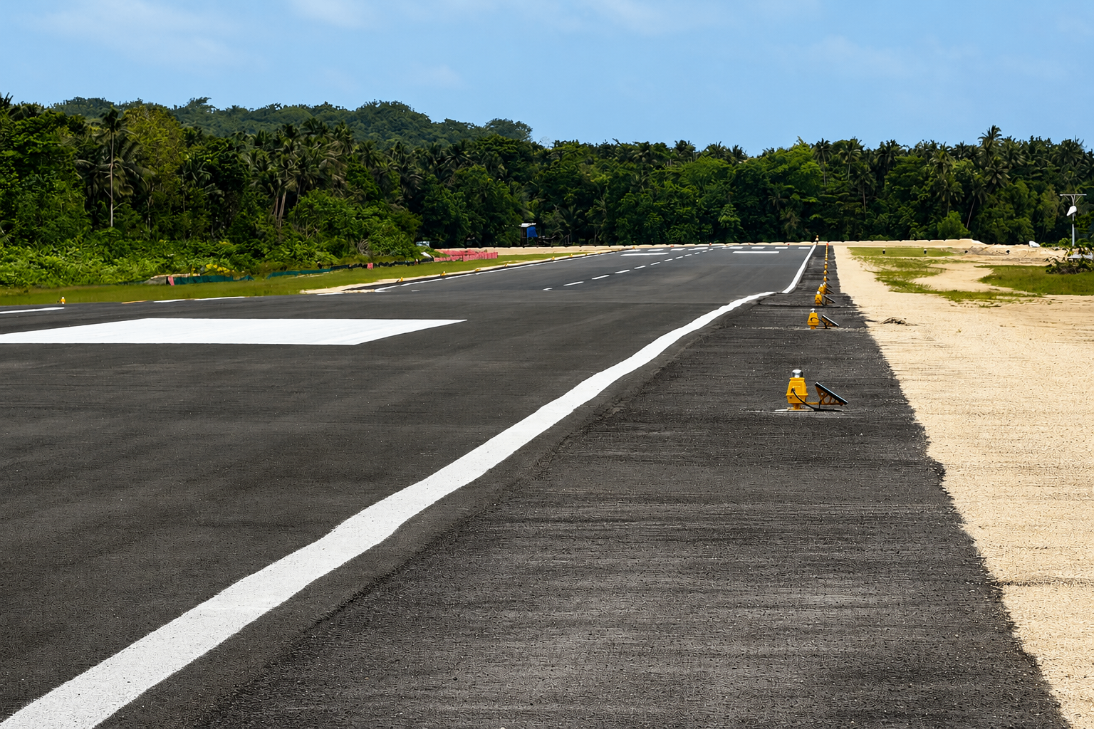 Santa Cruz Airport Airfield Pavement Improvement Project — image 4